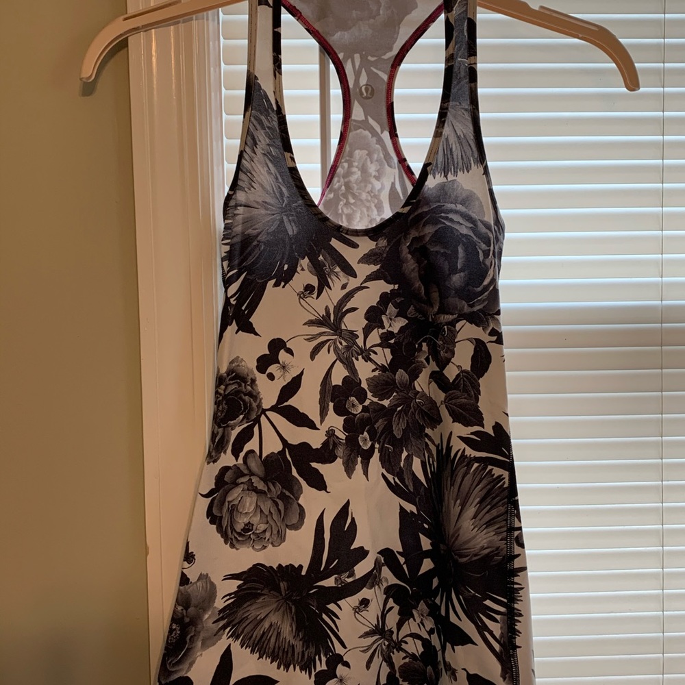 Floral print lululemon tank